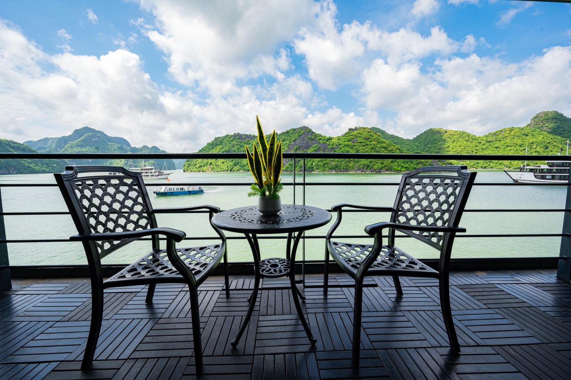 Velar Of The Sea Hotel Ha Long Bagian luar foto