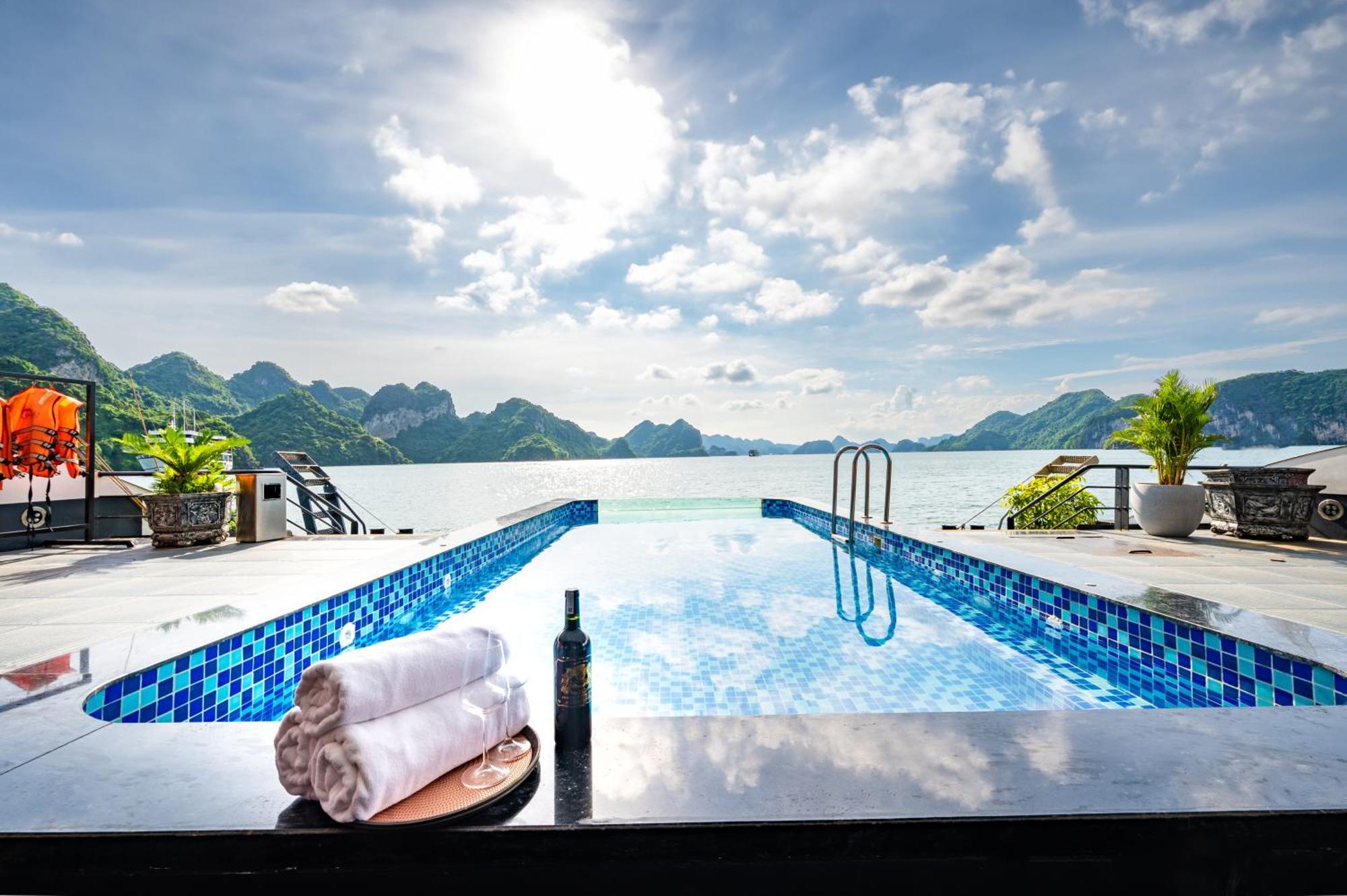 Velar Of The Sea Hotel Ha Long Bagian luar foto