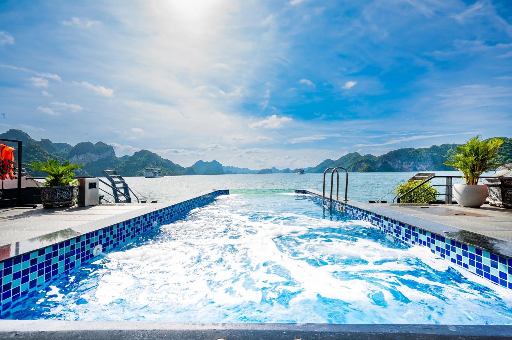 Velar Of The Sea Hotel Ha Long Bagian luar foto