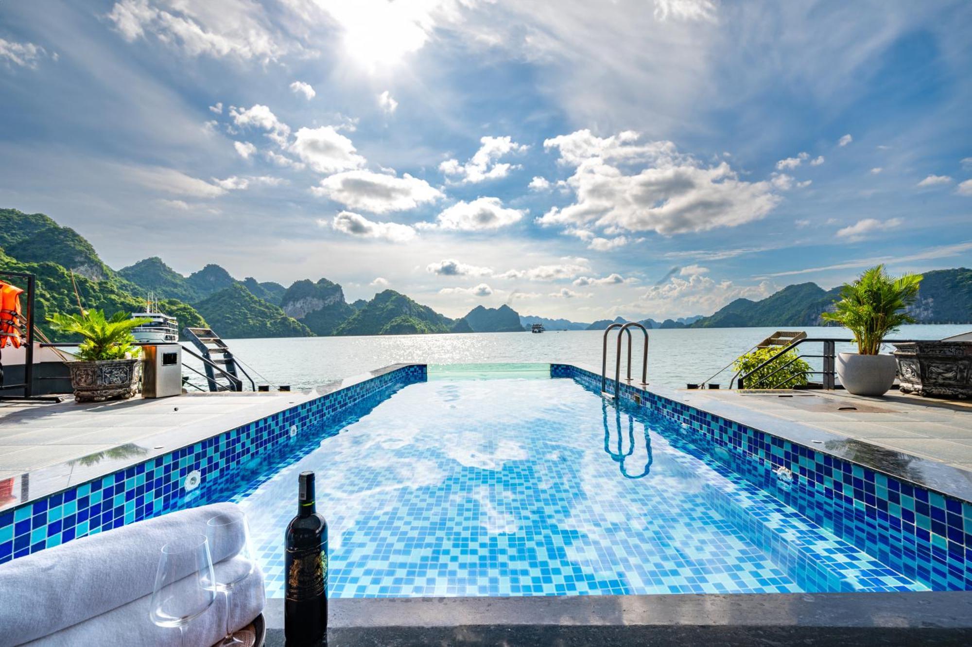 Velar Of The Sea Hotel Ha Long Bagian luar foto