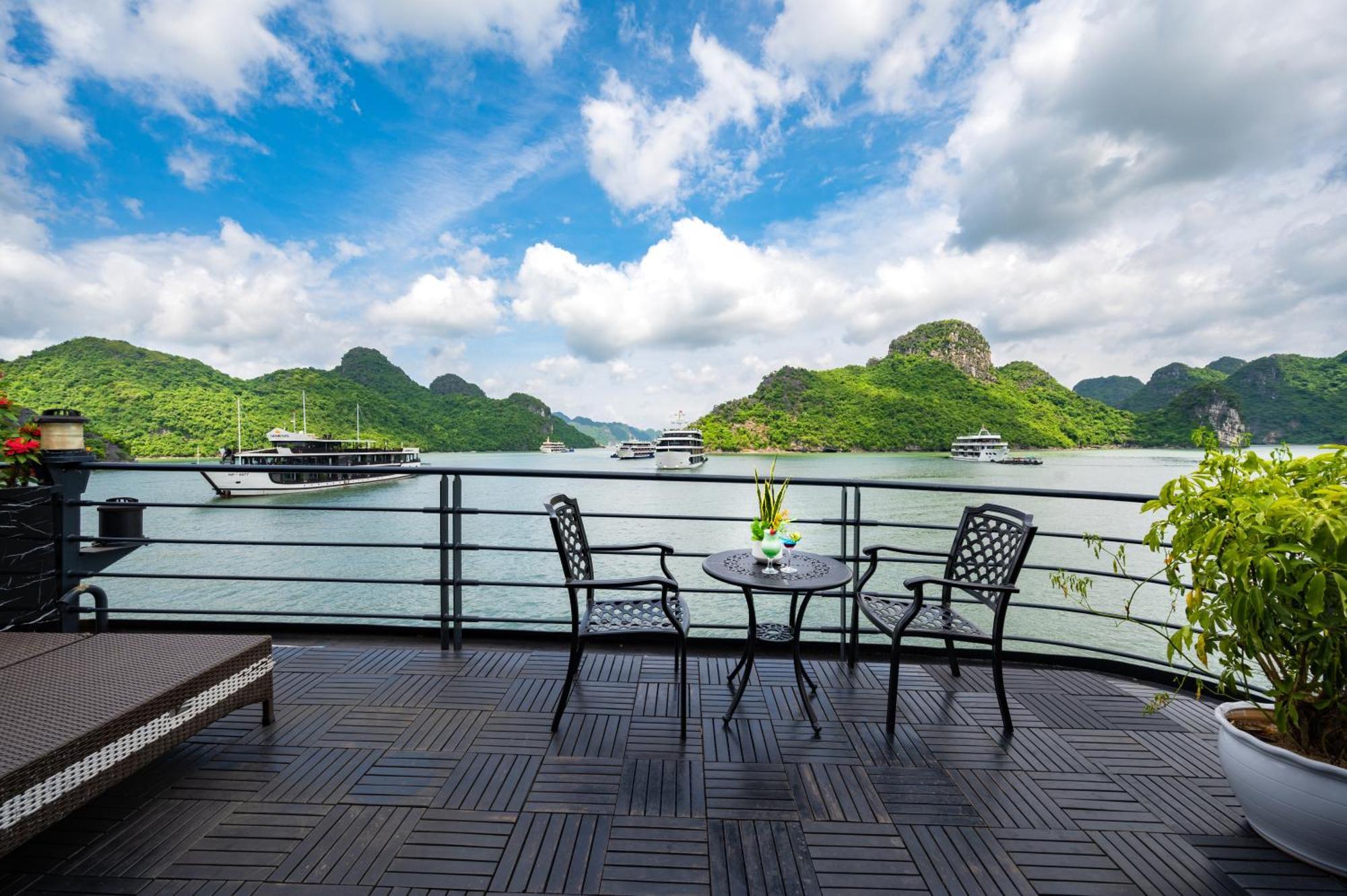 Velar Of The Sea Hotel Ha Long Bagian luar foto